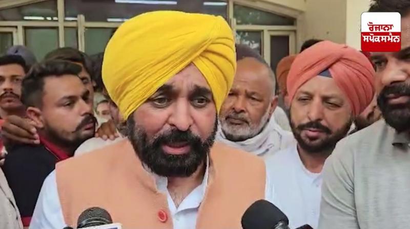 ਸਮਾਣਾ ਧਰਨੇ 'ਚ ਪਹੁੰਚੇ CM ਮਾਨ, ਹਾਦਸੇ ਦੇ ਪੀੜਤ ਪਰਿਵਾਰਾਂ ਨਾਲ ਕੀਤੀ ਮੁਲਾਕਾਤ ਸਮਾਣਾ ਧਰਨੇ 'ਚ ਪਹੁੰਚੇ CM ਮਾਨ, ਹਾਦਸੇ ਦੇ ਪੀੜਤ ਪਰਿਵਾਰਾਂ ਨਾਲ ਕੀਤੀ ਮੁਲਾਕਾਤ