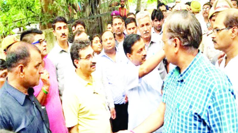 Arvind Kejriwal with Others Arvind Kejriwal with Others