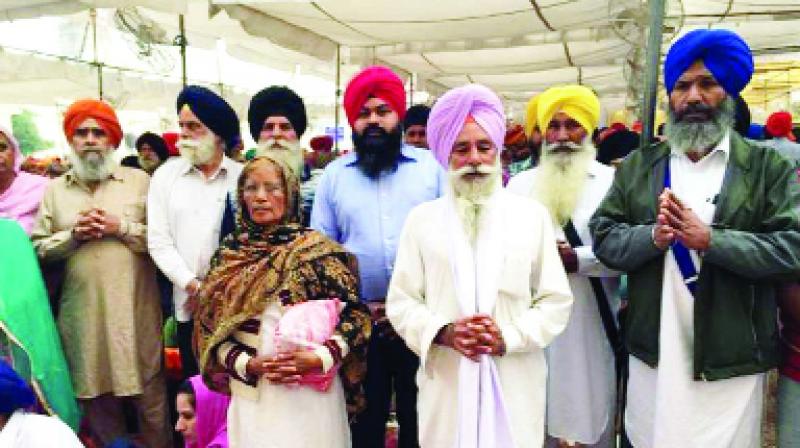 ਖ਼ਾਲੜਾ ਮਿਸ਼ਨ ਦੇ ਆਹੁਦੇਦਾਰ ਅਰਦਾਸ ਸਮਾਗਮ 'ਚ ਸ਼ਾਮਲ ਹੋਣ ਮੌਕੇ। (ਫ਼ੋਟੋ : ਬਹੋੜੂ) ਖ਼ਾਲੜਾ ਮਿਸ਼ਨ ਦੇ ਆਹੁਦੇਦਾਰ ਅਰਦਾਸ ਸਮਾਗਮ 'ਚ ਸ਼ਾਮਲ ਹੋਣ ਮੌਕੇ। (ਫ਼ੋਟੋ : ਬਹੋੜੂ)