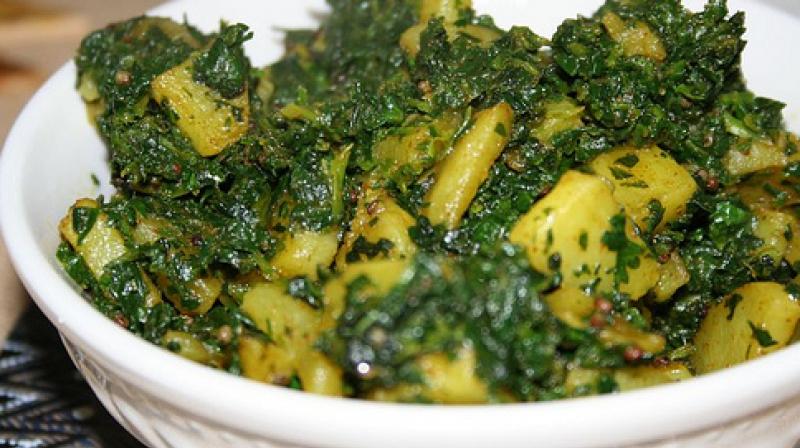 Make potato spinach vegetables like this Make potato spinach vegetables like this