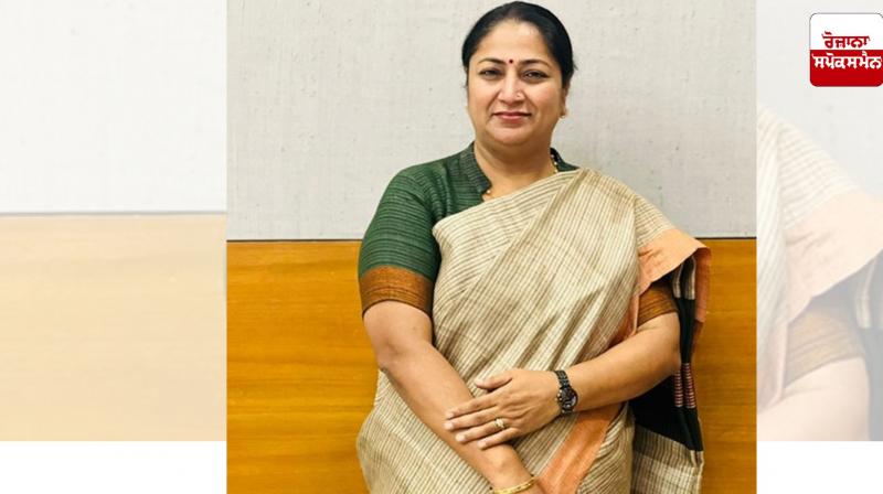 Delhi Chief Minister Rekha Gupta asked people to refrain from throwing food on the roads. Delhi Chief Minister Rekha Gupta asked people to refrain from throwing food on the roads.