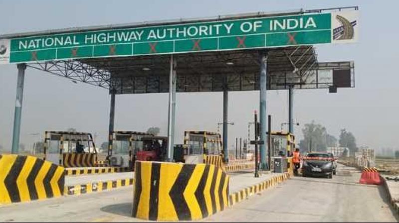 Poor condition of health services at toll plazas, no medical ambulance, no oxygen cylinder Poor condition of health services at toll plazas, no medical ambulance, no oxygen cylinder