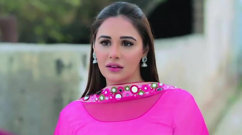 Mandy takhar purchase vegetables in the market video viral