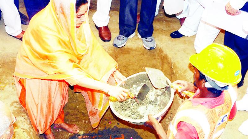 Harsimrat Badal started construction of 'AIIMS Bathinda' Harsimrat Badal started construction of 'AIIMS Bathinda'