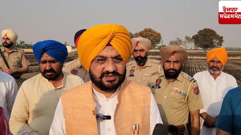 Minister Tarunpreet Singh Sond reached Nabha to inspect the fire that broke out in the fields of Kaidupur village Minister Tarunpreet Singh Sond reached Nabha to inspect the fire that broke out in the fields of Kaidupur village