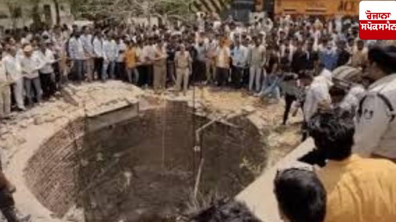 Van hits bike in Madhya Pradesh, 11 people killed