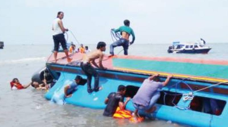 17 killed in Indonesia motorboat sinking
