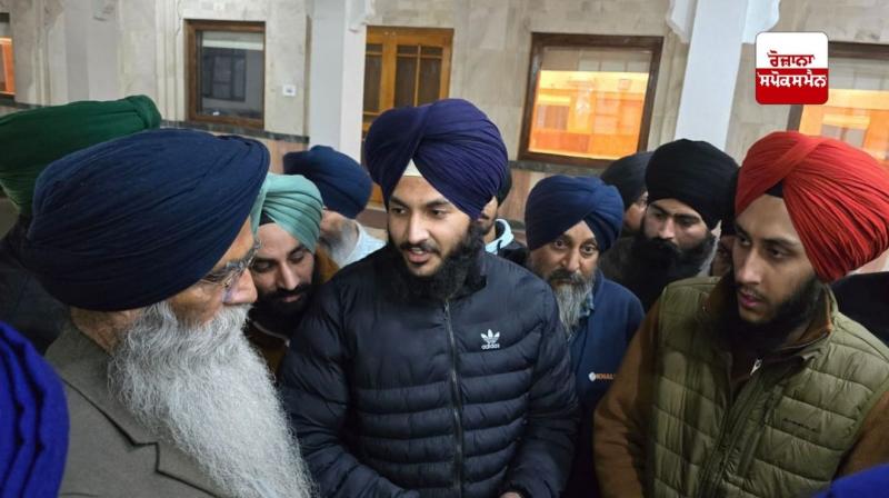  Kashmiri Sikh youth submits demand letter to Advocate Harjinder Singh Dhami