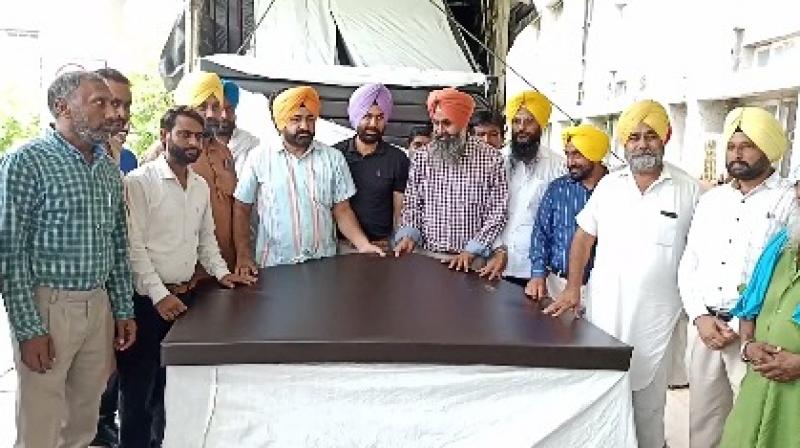 Health Minister sent 200 mattresses to GGS Medical Hospital in Faridkot from his personal account Health Minister sent 200 mattresses to GGS Medical Hospital in Faridkot from his personal account