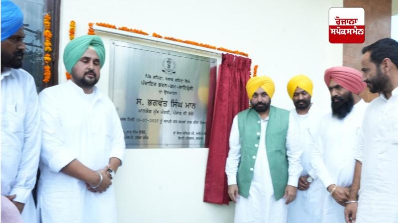 ਮੁੱਖ ਮੰਤਰੀ ਵੱਲੋਂ ਬਰਨਾਲਾ ਜ਼ਿਲ੍ਹੇ ’ਚ 2.80 ਕਰੋੜ ਰੁਪਏ ਦੀ ਲਾਗਤ ਨਾਲ ਬਣੀਆਂ ਅੱਠ ਜਨਤਕ ਲਾਇਬ੍ਰੇਰੀਆਂ ਸਮਰਪਿਤ ਮੁੱਖ ਮੰਤਰੀ ਵੱਲੋਂ ਬਰਨਾਲਾ ਜ਼ਿਲ੍ਹੇ ’ਚ 2.80 ਕਰੋੜ ਰੁਪਏ ਦੀ ਲਾਗਤ ਨਾਲ ਬਣੀਆਂ ਅੱਠ ਜਨਤਕ ਲਾਇਬ੍ਰੇਰੀਆਂ ਸਮਰਪਿਤ
