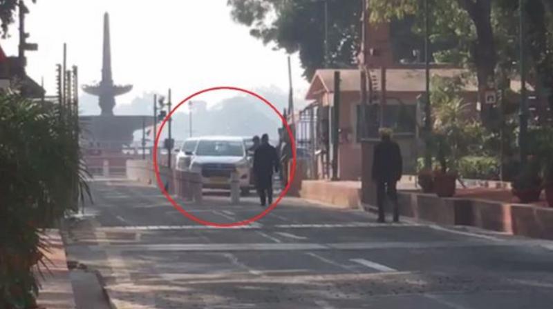 Taxi rams into Pariament barricade Taxi rams into Pariament barricade