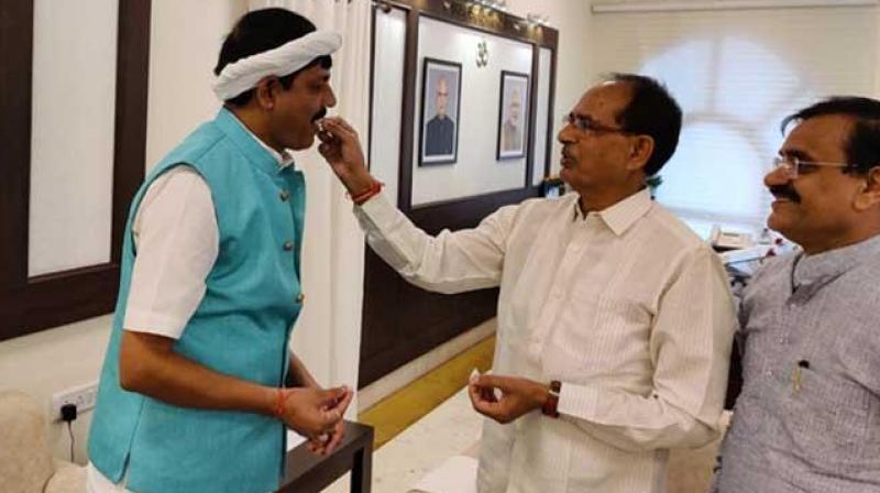 Congress MLA Praduman Singh Lodhi quits Congress and joins BJP Congress MLA Praduman Singh Lodhi quits Congress and joins BJP