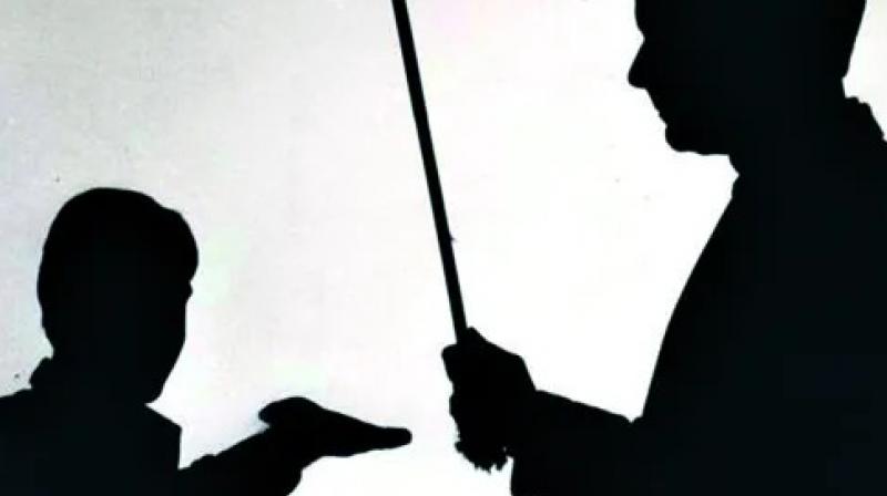 The Teacher brutally beat the students In the government school in Sangrur The Teacher brutally beat the students In the government school in Sangrur