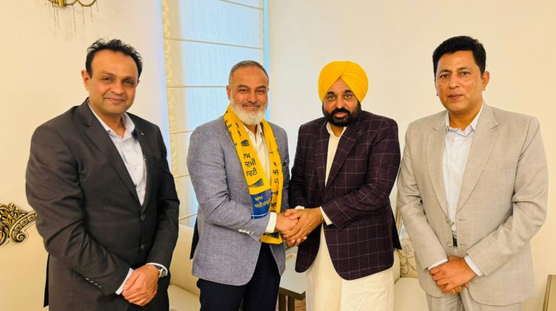 Senior Akali leader Mohammad Owais joins AAP Senior Akali leader Mohammad Owais joins AAP