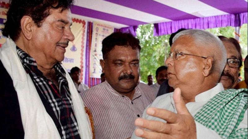 shatrughan sinha meets lalu shatrughan sinha meets lalu