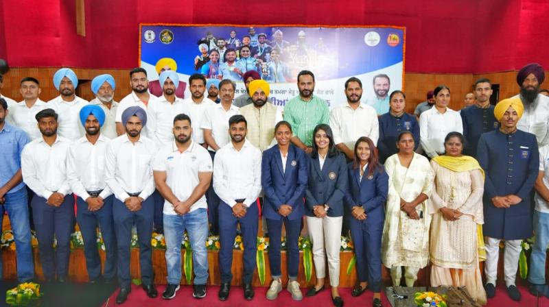 CM Mann awarded Rs 9.30 crore to the players participating in the Commonwealth Games CM Mann awarded Rs 9.30 crore to the players participating in the Commonwealth Games