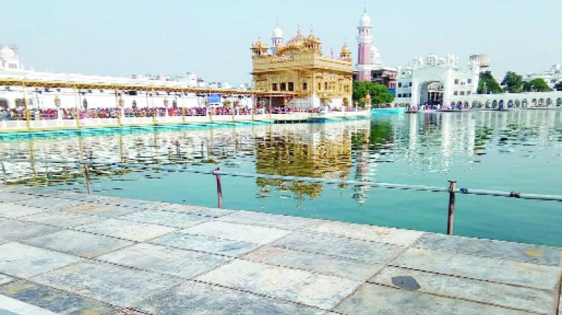 By covering the sarovar of the Harmandir Sahib, the SGPC will Four lakh lit lamps of the fourth Gurus Parkash Purab.