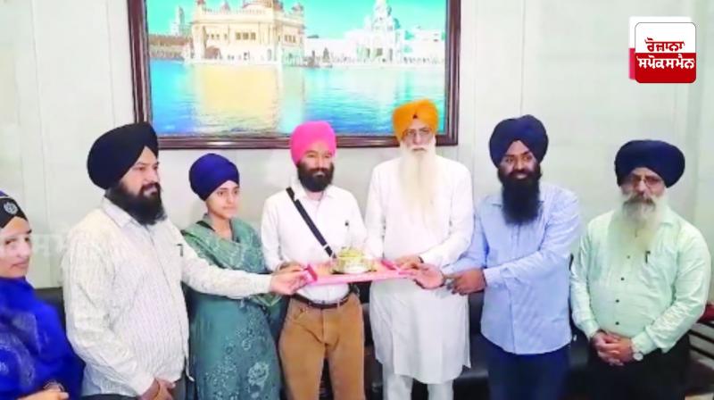 Gursikh couple leaves crores of rupees salary and luxuries from America and reaches Punjab Gursikh couple leaves crores of rupees salary and luxuries from America and reaches Punjab
