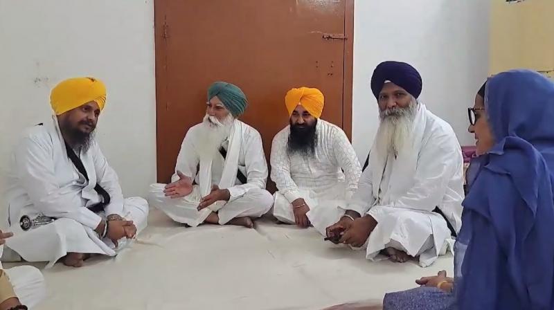 Amritpal Singh News : Jathedar Giani Harpreet Singh met by Amritpal's parents Amritpal Singh News : Jathedar Giani Harpreet Singh met by Amritpal's parents