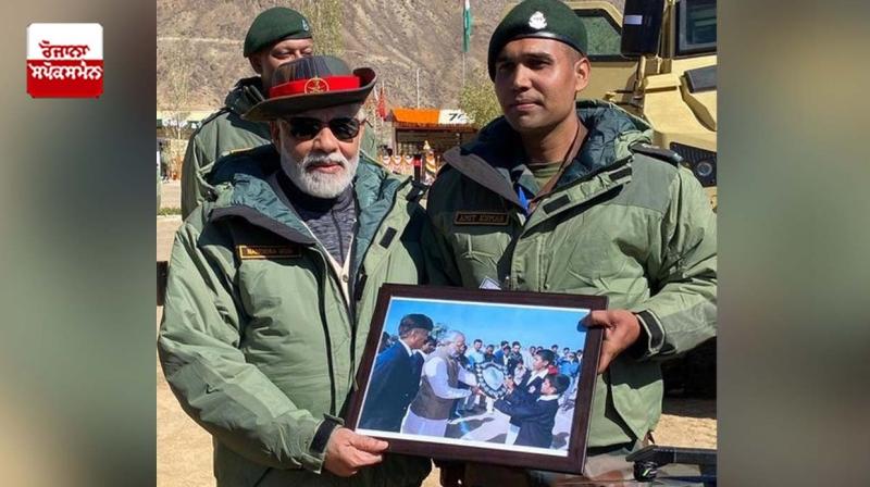 After 21 years, Gujarat student meets Narendra Modi again as an Army Major in Kargil After 21 years, Gujarat student meets Narendra Modi again as an Army Major in Kargil