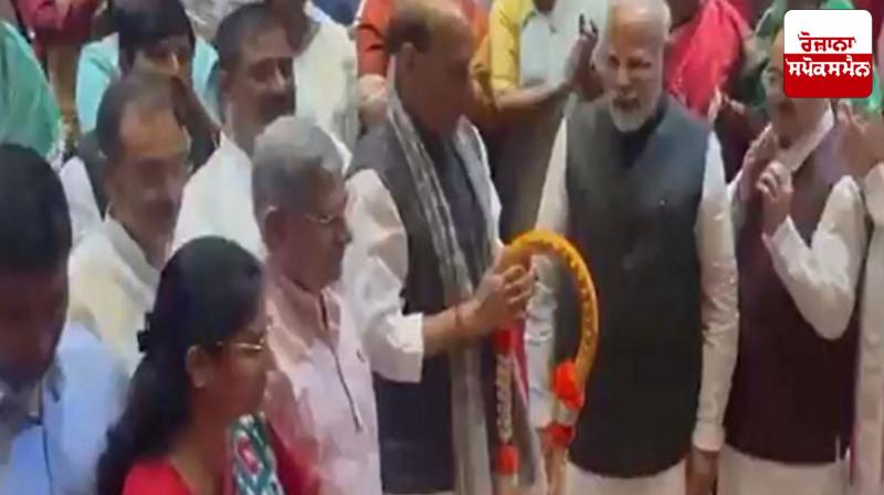 Defence Minister honours PM Modi at NDA Parliamentary Party meeting Defence Minister honours PM Modi at NDA Parliamentary Party meeting