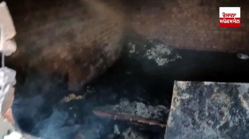 A terrible fire broke out in the house on the night of Diwali, all the belongings were burnt to ashes A terrible fire broke out in the house on the night of Diwali, all the belongings were burnt to ashes