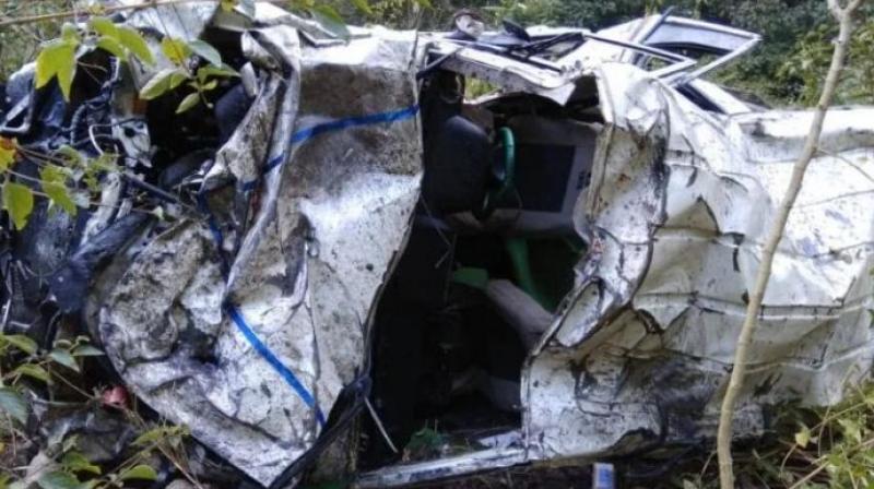 Bolaro going from bagro to Delhi fell into a deep gorge, 3 killed 7 wounded Bolaro going from bagro to Delhi fell into a deep gorge, 3 killed 7 wounded