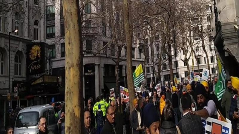 Khalistanis, Indian clash outside embassy in London Khalistanis, Indian clash outside embassy in London