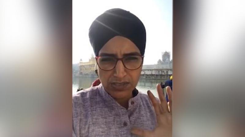 Lady apologizes for going live on Facebook from Sri Harmandir Sahib Lady apologizes for going live on Facebook from Sri Harmandir Sahib