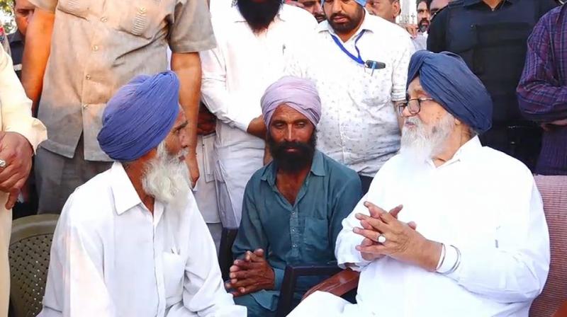 Parkash Singh badal with jaspal's family