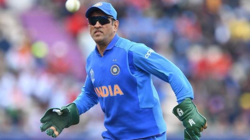 Army insignia on MS Dhoni’s gloves Army insignia on MS Dhoni’s gloves