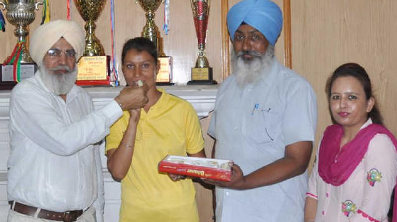 Khalsa College Principal Mehal Singh honours archer Anshu in Amritsar