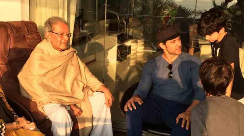 Hrithik Roshan's grandfather, filmmaker J Om Prakash dies Hrithik Roshan's grandfather, filmmaker J Om Prakash dies
