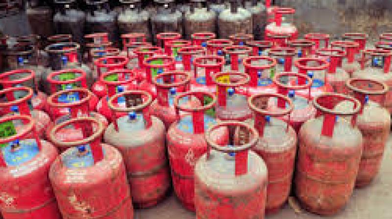 Gas cylinder without subsidy becomes expensive