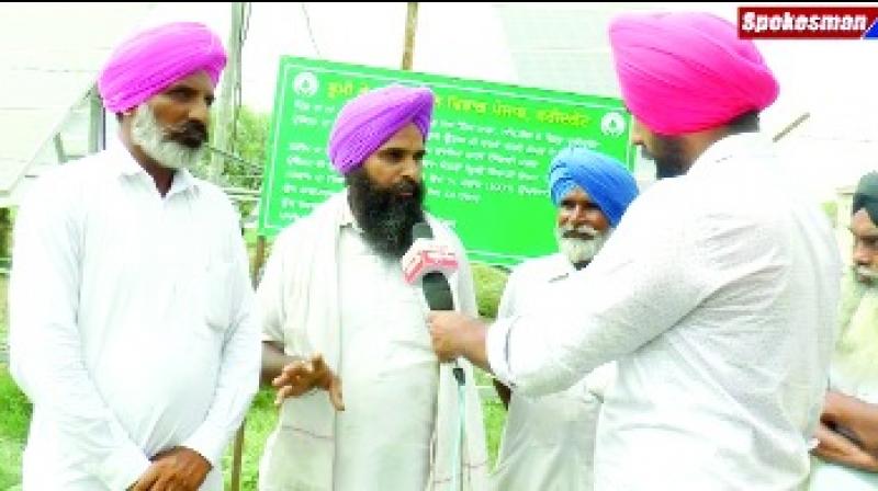 ਸਪੋਕਸਮੈਨ ਟੀਵੀ ਨਾਲ ਗੱਲਬਾਤ ਕਰਦੇ ਹੋਏ ਪਿੰਡ ਦੇ ਲੋਕ ਸਪੋਕਸਮੈਨ ਟੀਵੀ ਨਾਲ ਗੱਲਬਾਤ ਕਰਦੇ ਹੋਏ ਪਿੰਡ ਦੇ ਲੋਕ