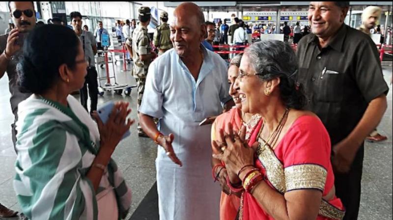 Mamata Banerjee met PM Modi's Wife Mamata Banerjee met PM Modi's Wife