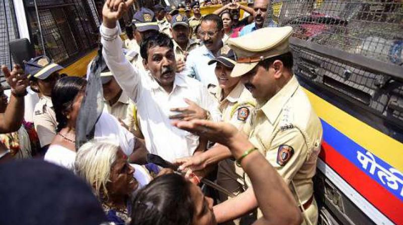 BJP leader Ravindra Kharat, family members shot dead BJP leader Ravindra Kharat, family members shot dead