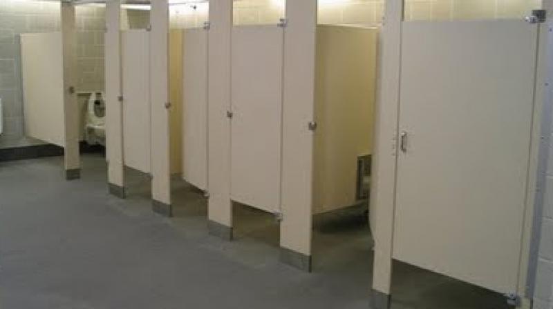 Do you know why the doors of the public toilet are open from below? Do you know why the doors of the public toilet are open from below?