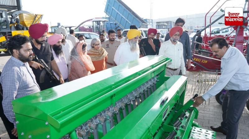 ਖੁੱਡੀਆਂ ਵੱਲੋਂ ਮੈਗਾ ਫੂਡ ਪਾਰਕ ਦਾ ਨਿਰੀਖਣ,ਅਧਿਕਾਰੀਆਂ ਨੂੰ ਖੇਤੀਬਾੜੀ ਵਿਕਾਸ 'ਤੇ ਧਿਆਨ ਕੇਂਦਰਿਤ ਕਰਨ ਦੇ ਨਿਰਦੇਸ਼ ਖੁੱਡੀਆਂ ਵੱਲੋਂ ਮੈਗਾ ਫੂਡ ਪਾਰਕ ਦਾ ਨਿਰੀਖਣ,ਅਧਿਕਾਰੀਆਂ ਨੂੰ ਖੇਤੀਬਾੜੀ ਵਿਕਾਸ 'ਤੇ ਧਿਆਨ ਕੇਂਦਰਿਤ ਕਰਨ ਦੇ ਨਿਰਦੇਸ਼