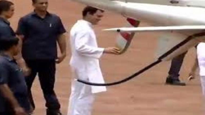 Rahul Gandhi waits for Air Ambulance to takes off