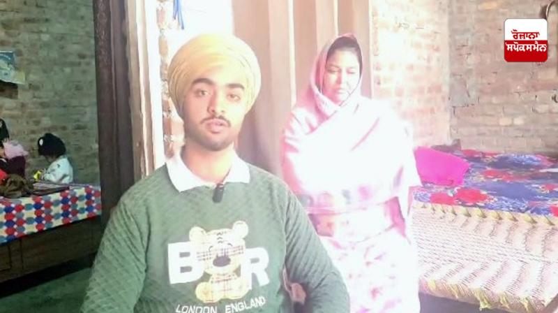 ਅਮਰੀਕਾ ਤੋਂ ਵਾਪਸ ਆਇਆ ਨੌਜਵਾਨ ਲਵਪ੍ਰੀਤ ਸਿੰਘ ਆਪ ਬੀਤੀ ਸੁਣਾਉਂਦਾ ਹੋੋਇਆ ਅਮਰੀਕਾ ਤੋਂ ਵਾਪਸ ਆਇਆ ਨੌਜਵਾਨ ਲਵਪ੍ਰੀਤ ਸਿੰਘ ਆਪ ਬੀਤੀ ਸੁਣਾਉਂਦਾ ਹੋੋਇਆ