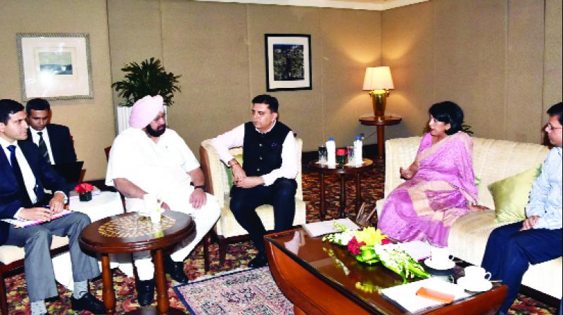 Talking to Captain Amrinder Singh Max Healthcare Managing Director and others Talking to Captain Amrinder Singh Max Healthcare Managing Director and others