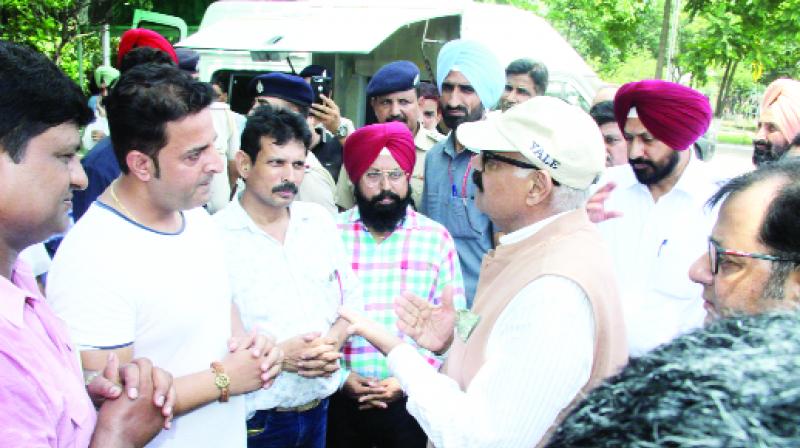 V.P. Singh Badnore during Dadu Majra's visit V.P. Singh Badnore during Dadu Majra's visit