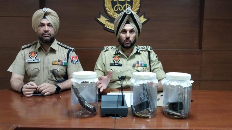 Punjab Police arrested the accused with 3 pistols and weapons Punjab Police arrested the accused with 3 pistols and weapons