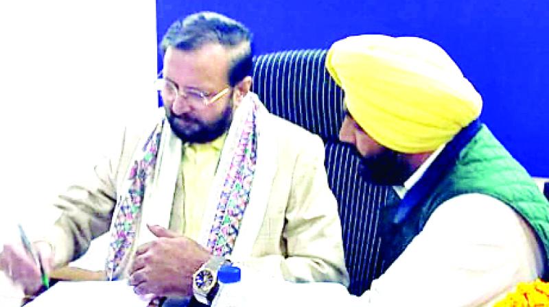 While submitting a memorandum to Union Minister Javadekar, MP Aujla While submitting a memorandum to Union Minister Javadekar, MP Aujla