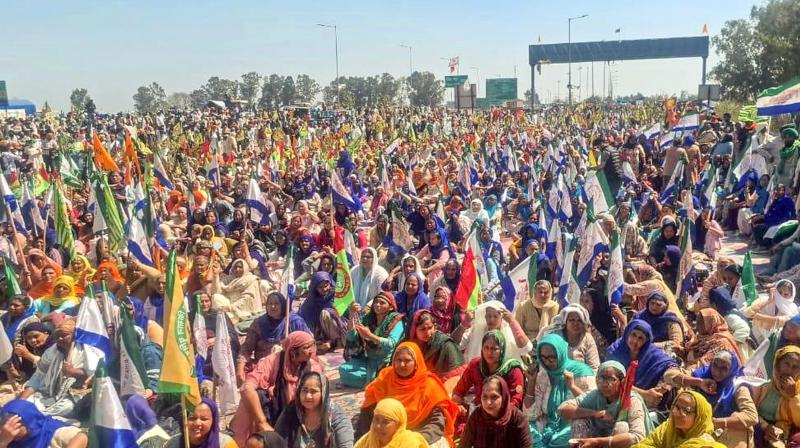 Women farmers protest at punjab haryana border