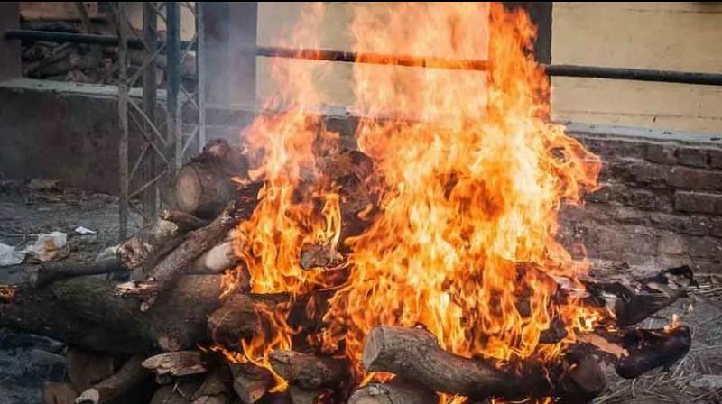 Suddenly, a person jumped into the burning fire Jalandhar