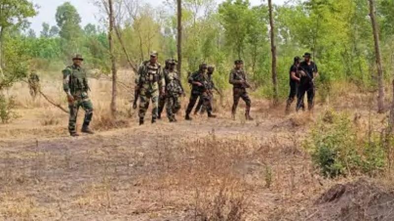 BSF ਅਤੇ ਪੁਲਿਸ ਸਾਂਝੇ ਤੌਰ ਤਲਾਸ਼ੀ ਕਰਦੀ ਹੋਈ BSF ਅਤੇ ਪੁਲਿਸ ਸਾਂਝੇ ਤੌਰ ਤਲਾਸ਼ੀ ਕਰਦੀ ਹੋਈ