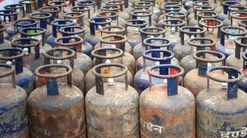 Oil companies reduce price of 19 kg commercial cylinder Oil companies reduce price of 19 kg commercial cylinder