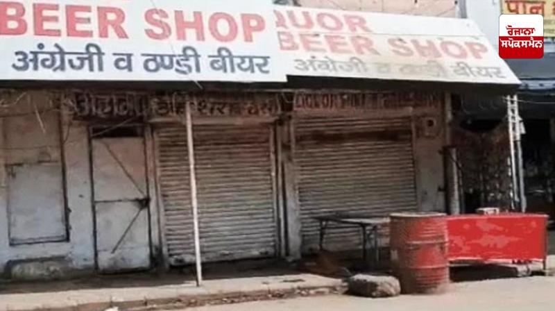 Excise action in Chandigarh, 22 liquor shops sealed for outstanding fees of Rs 6 crore Excise action in Chandigarh, 22 liquor shops sealed for outstanding fees of Rs 6 crore